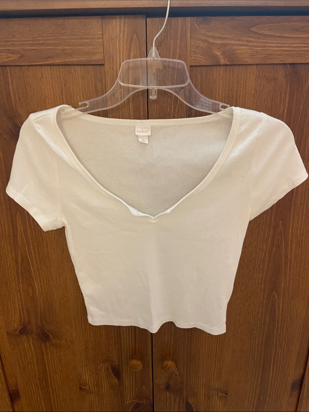 Colsie Cream Ribbed V-Neck Crop Top